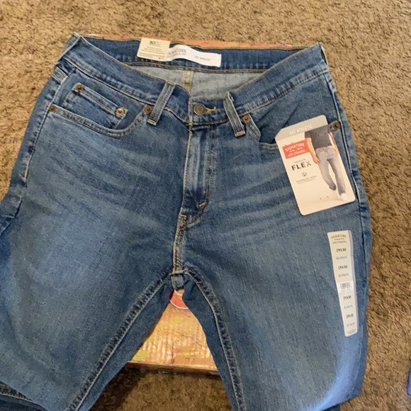 size 29x30 signature Levi blue jeans, Brand New - Picture 3 of 10